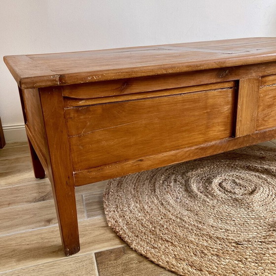 Image 1 of Table basse vintage en bois massif à 2 tiroirs (Farmhouse)