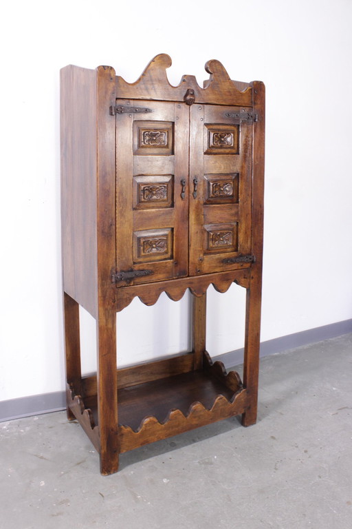 Armoire à herbes antique en chêne clous en bois Très ancien