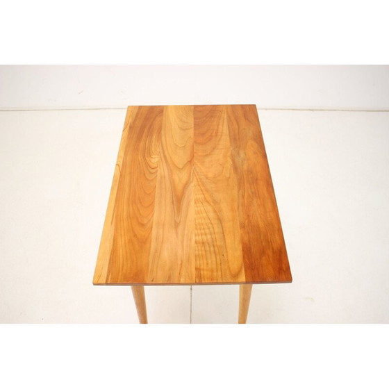 Image 1 of Table d'appoint en bois massif du milieu du siècle Uluv, Tchécoslovaquie Années 1960