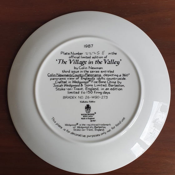 Image 1 of Wedgewood Bone China Assiettes 2 Pièces 1980