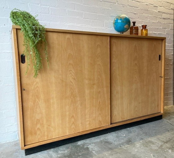 Image 1 of Armoire d'école vintage Mid Century (Xl),Armoire à portes coulissantes,Buffet