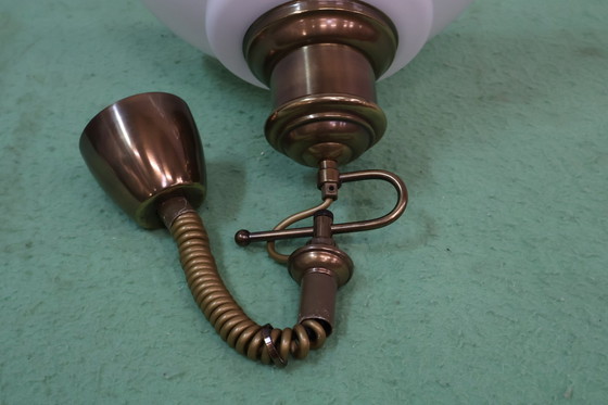 Image 1 of Lampe suspendue à tirette avec abat-jour en verre au lait