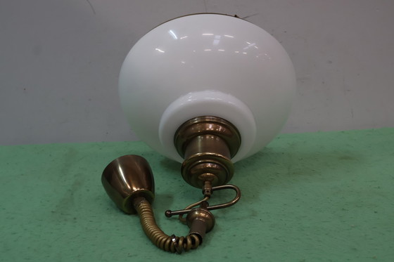 Image 1 of Lampe suspendue à tirette avec abat-jour en verre au lait