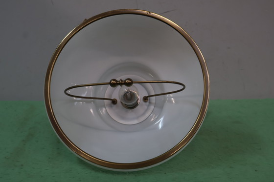 Image 1 of Lampe suspendue à tirette avec abat-jour en verre au lait