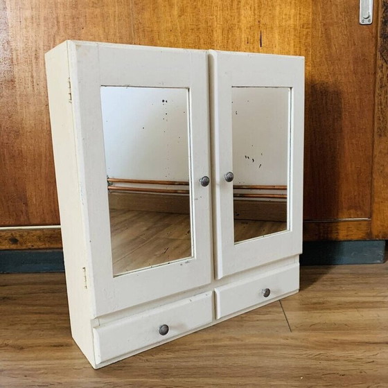 Image 1 of Armoire à pharmacie vintage en bois avec miroir