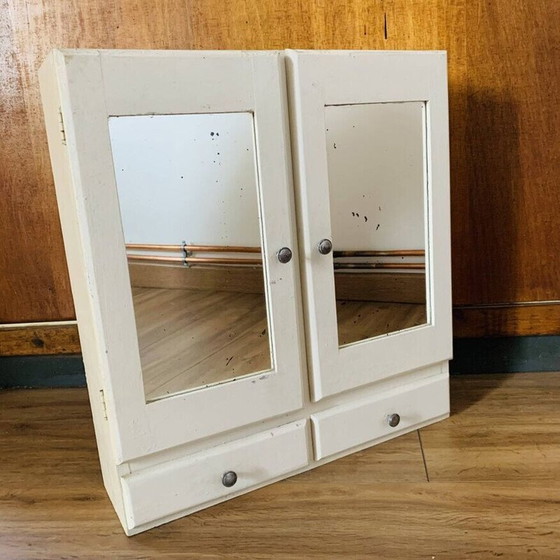 Image 1 of Armoire à pharmacie vintage en bois avec miroir
