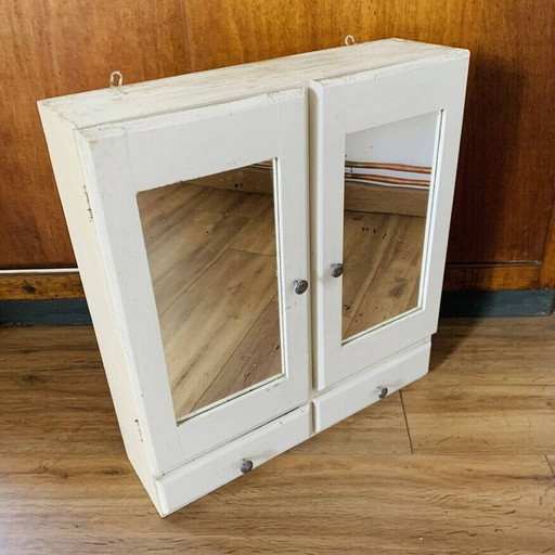 Armoire à pharmacie vintage en bois avec miroir