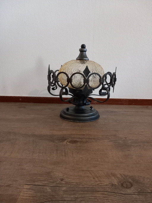 Lampe en fer forgé avec ampoule en verre