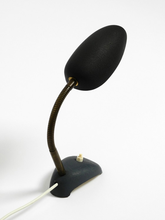 Image 1 of Magnifique petite lampe de table des années 1950 avec col de cygne en métal de Gebrüder Cosack Allemagne