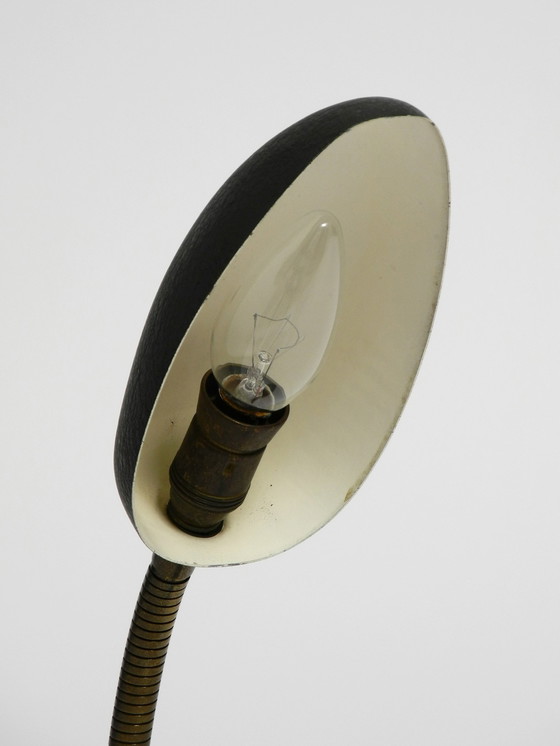 Image 1 of Magnifique petite lampe de table des années 1950 avec col de cygne en métal de Gebrüder Cosack Allemagne