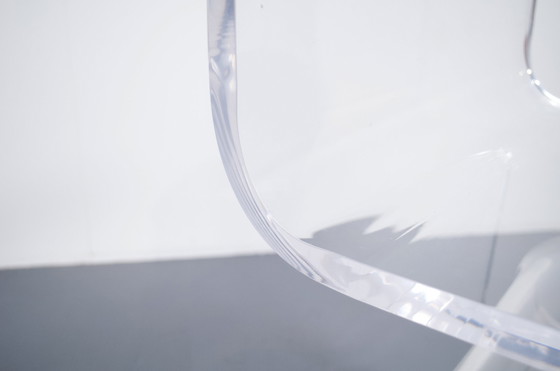 Image 1 of Imposante chaise en plexiglas des années 70