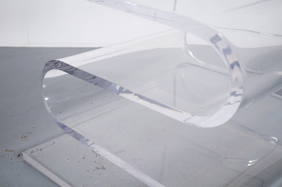 Image 1 of Imposante chaise en plexiglas des années 70