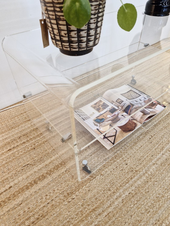 Image 1 of Table basse vintage de l'ère spatiale / Meuble en plexiglas 70S