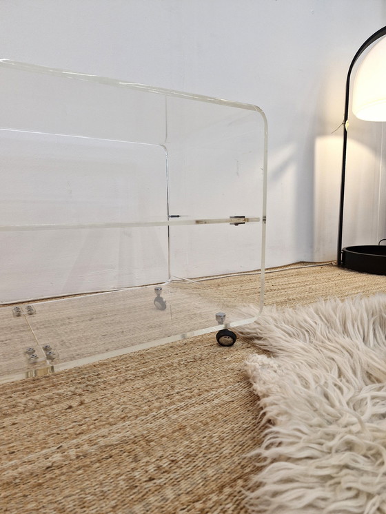 Image 1 of Table basse vintage de l'ère spatiale / Meuble en plexiglas 70S