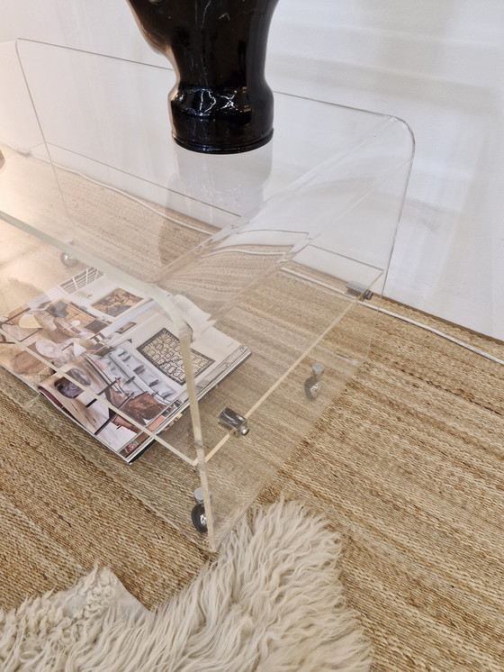 Image 1 of Table basse vintage de l'ère spatiale / Meuble en plexiglas 70S