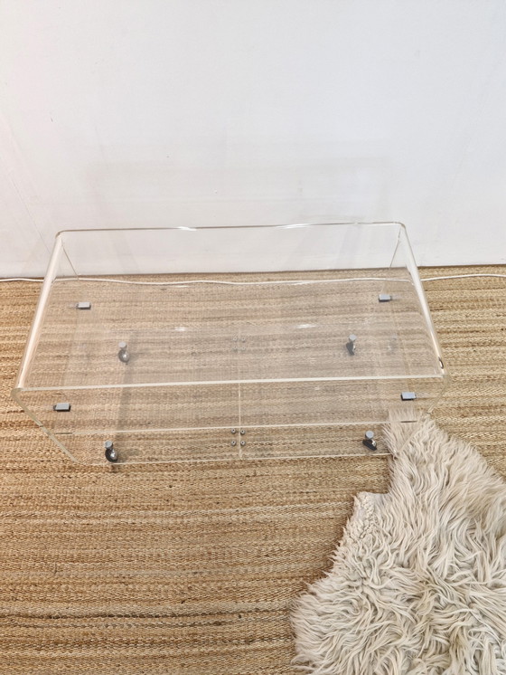 Image 1 of Table basse vintage de l'ère spatiale / Meuble en plexiglas 70S