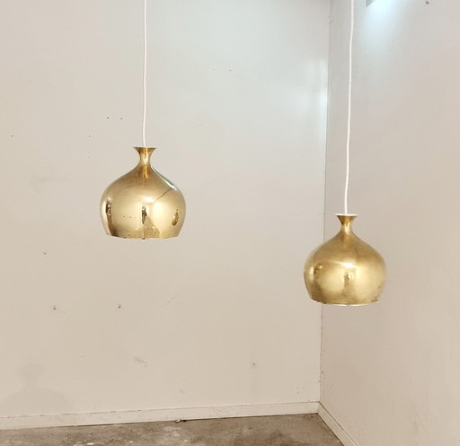 Ensemble de deux élégantes lampes suspendues en laiton Löken By Helge Zimdal For Falkenbergs Sweden 1960.