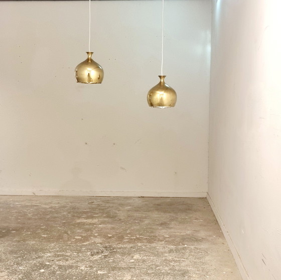 Image 1 of Ensemble de deux élégantes lampes suspendues en laiton Löken By Helge Zimdal For Falkenbergs Sweden 1960.