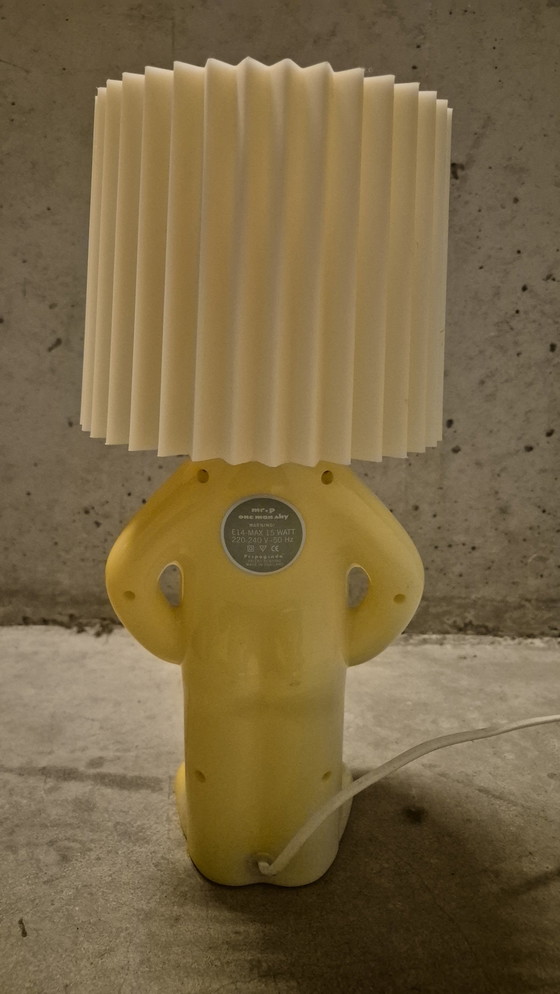 Image 1 of P. Un seul homme, une seule lampe