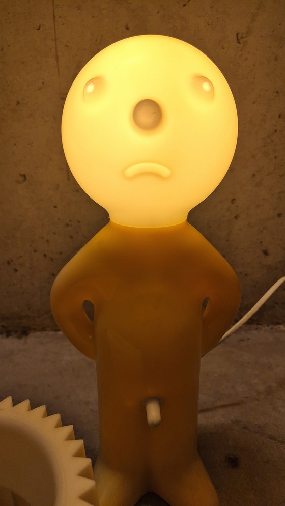 Image 1 of P. Un seul homme, une seule lampe