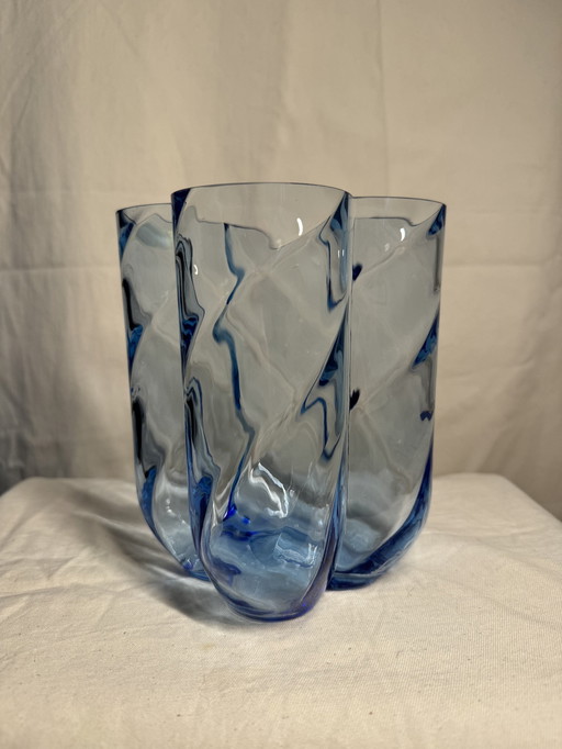 Vase Kosta Boda en bleu signé et numéroté par Anna Ehrner