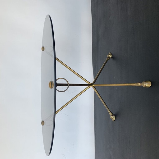 Table basse vintage en verre et laiton avec pieds tripodes, 1970