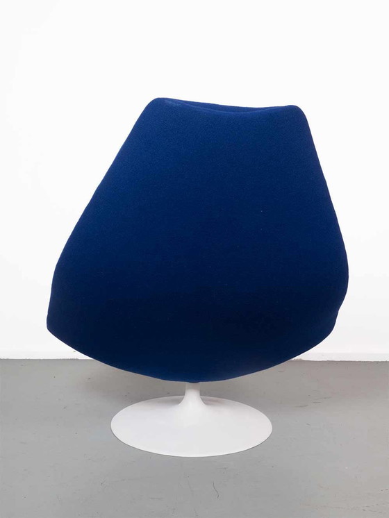Image 1 of Nouveau Fauteuil pivotant Artifort bleu tapissé F590 - Geoffrey D. Harcourt