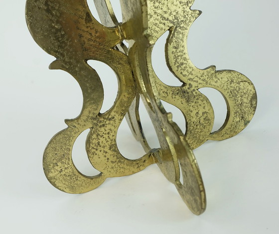 Image 1 of Dekorativer 1960Er 70Er Jahre Mid Century Brutalist Messing Kerzenleuchter Für Eine Große Kerze