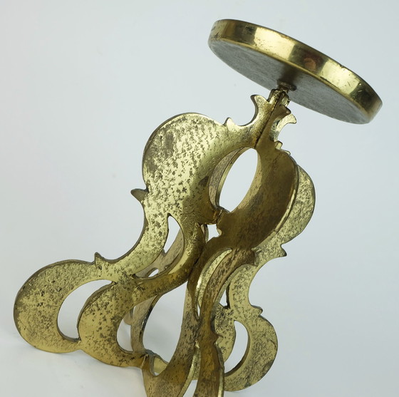 Image 1 of Dekorativer 1960Er 70Er Jahre Mid Century Brutalist Messing Kerzenleuchter Für Eine Große Kerze