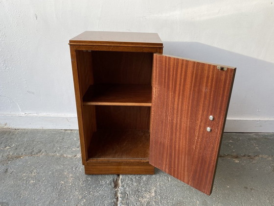 Image 1 of Meuble de chevet vintage des années 1940 avec poignée décorative