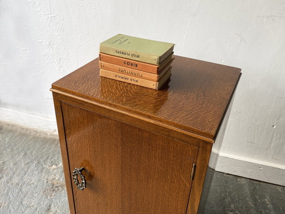 Image 1 of Meuble de chevet vintage des années 1940 avec poignée décorative