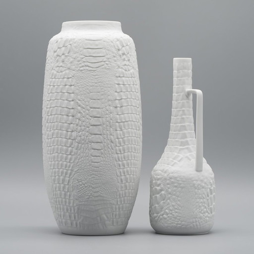 Manfred Frey Ak Kaiser Vase en porcelaine Bisque Crocodile Fossile Relief Op Art Duo