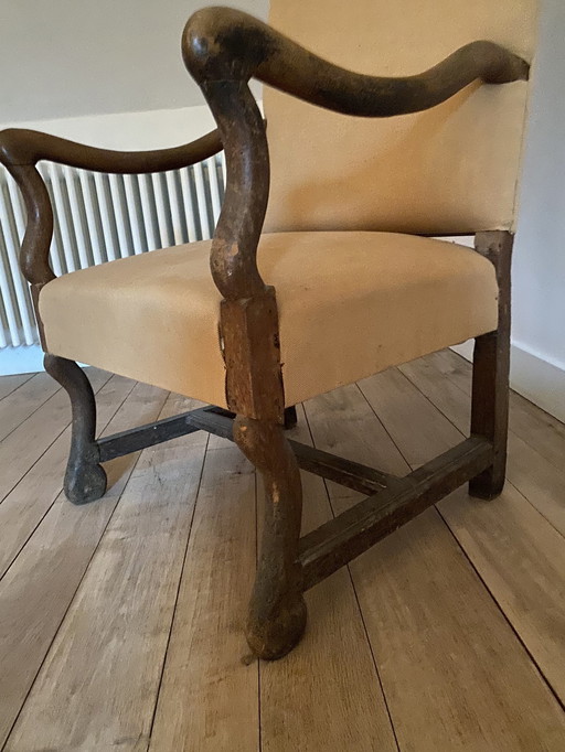 Fauteuil ancien en bois Axel Vervoordt