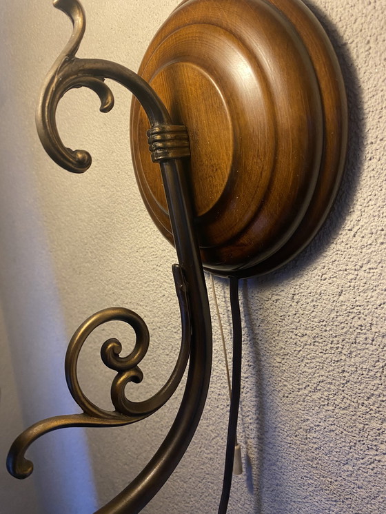 Image 1 of Lampe murale vintage en bois et laiton