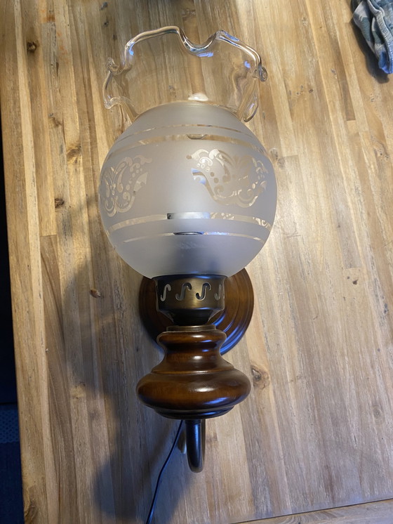 Image 1 of Lampe murale vintage en bois et laiton