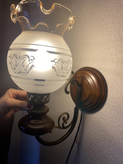 Lampe murale vintage en bois et laiton