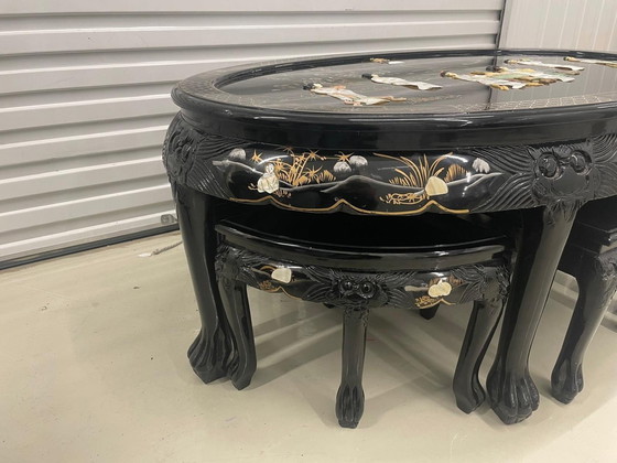 Image 1 of Table basse chinoise avec tabourets