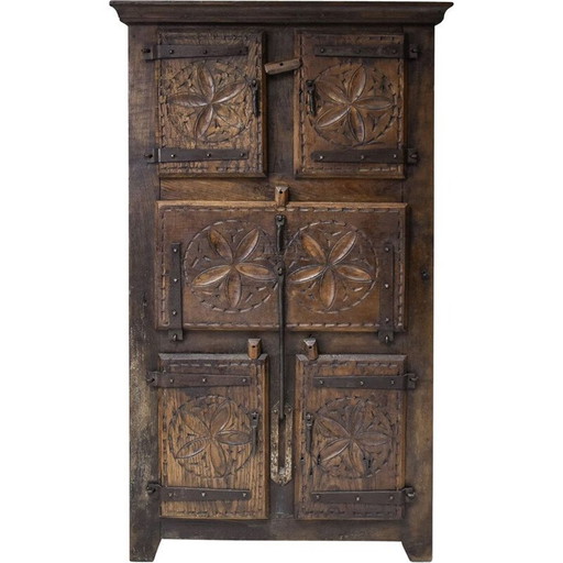 Armoire vintage "œuvre d'art populaire" en bois massif, France 1800