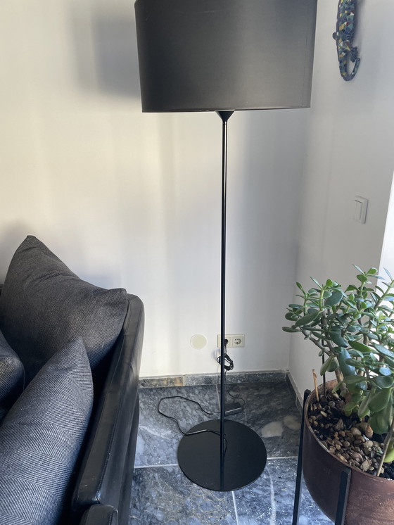 Image 1 of Mignon lampadaire . Comme neuf