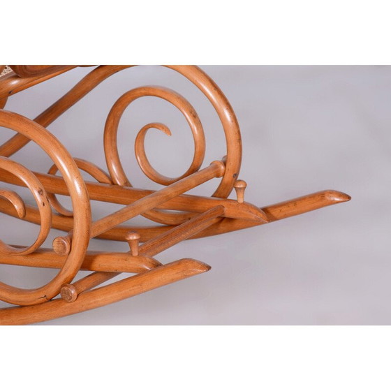 Image 1 of Fauteuil à bascule Vintage Art Déco en hêtre pour Thonet, Tchécoslovaquie 1920