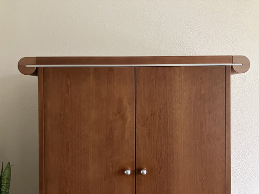 Armoire à deux portes en merisier