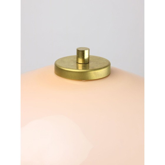 Image 1 of Lampe de table en laiton et verre du Mid Century