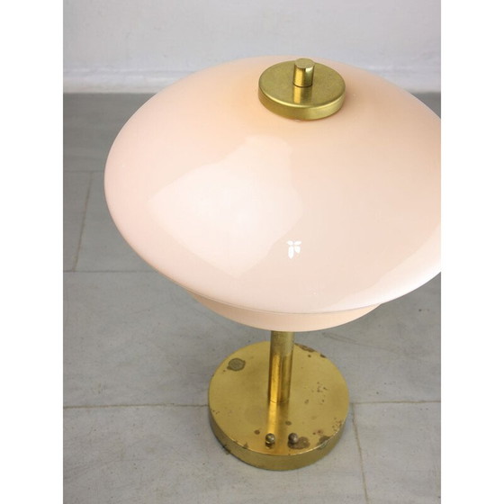 Image 1 of Lampe de table en laiton et verre du Mid Century