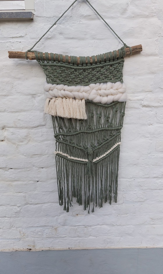 Image 1 of Accroche murale en macramé vert