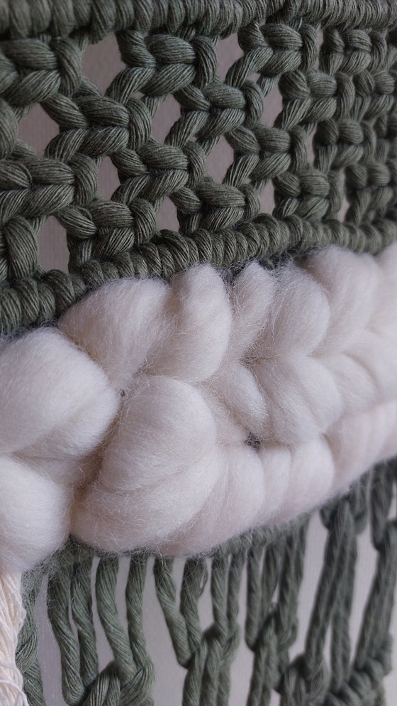 Image 1 of Accroche murale en macramé vert