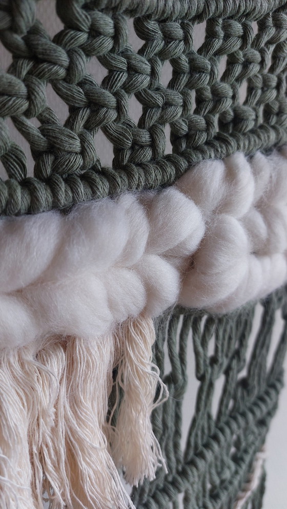 Image 1 of Accroche murale en macramé vert