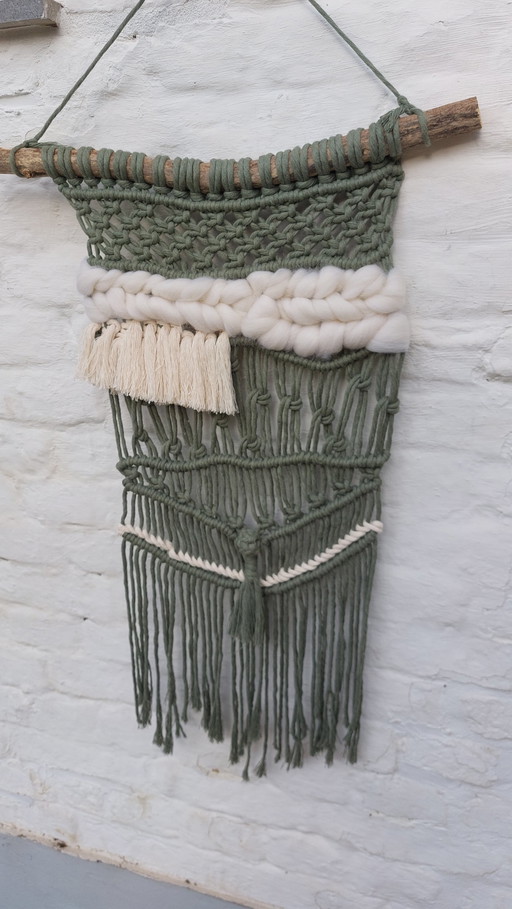 Accroche murale en macramé vert