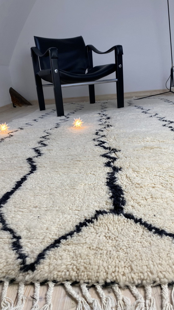 Image 1 of Tapis berbère Abstrait Noir Blanc Nouveau