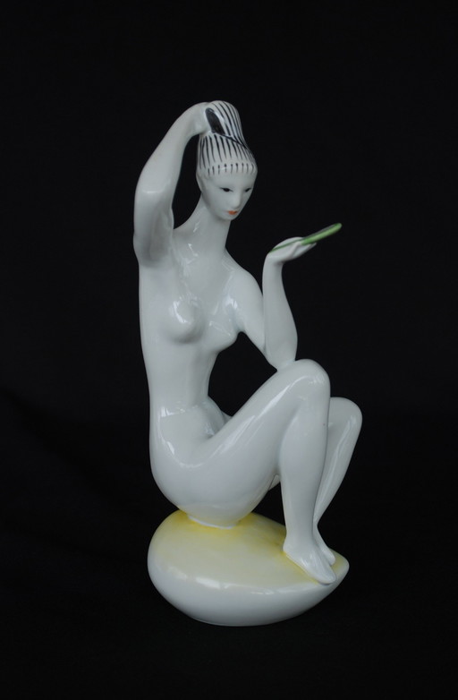 Statue de femme de Jenő Hanzély. Porcelaine de style Art-Déco