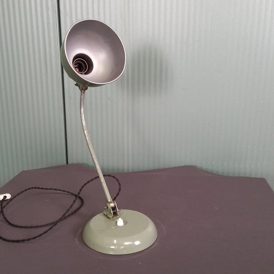Image 1 of Lampe de bureau militaire vintage